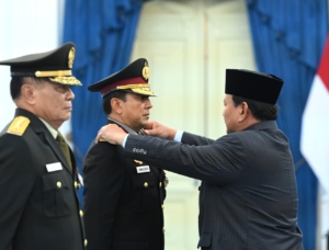 Apresiasi atas Pengabdian untuk Bangsa, Presiden Prabowo Anugerahkan Pangkat Istimewa kepada Dua Purnawirawan