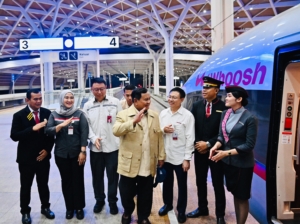Prabowo Minta Menteri Keuangan Purbaya dan Danantara Bereskan Utang Kereta Cepat Whoosh