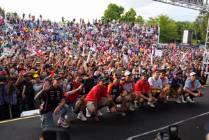 Ribuan Warga Padati InJourney Riders Parade MotoGP™ 2025 di Mataram, Tiket Hampir Ludes