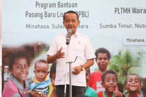 Menteri ESDM Bahlil Gandeng PLN Salurkan Bantuan Listrik Gratis untuk Ratusan Keluargadi Minahasa