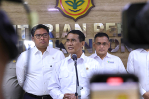 Mentan Amran Tegas:Tindak 2.039 Kios Pupuk Nakal Ditindak, Petani Jadi Korban kerugian hingga Rp600 Miliar