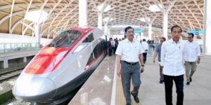 Luhut Apresiasi Keberanian Jokowi Cetuskan Proyek Whoosh: Bukti Menuju Kemandirian Bangsa Indonesia