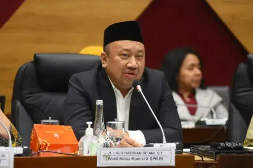DPR Bantah Anggaran Pendidikan Digerus MBG, Malah Ditambah