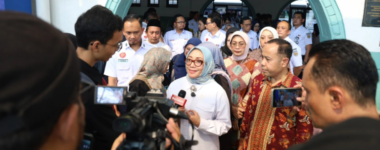 Jelang Mudik Lebaran, Menteri PPPA Pastikan Fasilitas di Stasiun Pasar Senen Ramah Perempuan Dan Anak