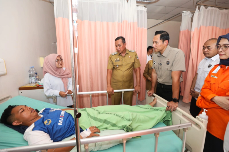 Kunjungi RSUD Kota Bekasi, Menko AHY Minta Penanganan Korban Kecelakaan Kereta Api Berjalan Cepat dan Terkoordinasi