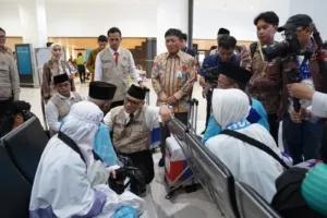 Lepas Kloter 1 Jemaah Haji di Embarkasi Cipondoh, BSI Optimalkan Layanan di Indonesia dan Tanah Suci