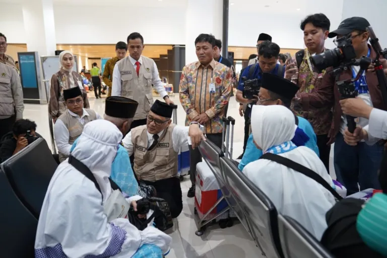 Lepas Kloter 1 Jemaah Haji di Embarkasi Cipondoh, BSI Optimalkan Layanan di Indonesia dan Tanah Suci