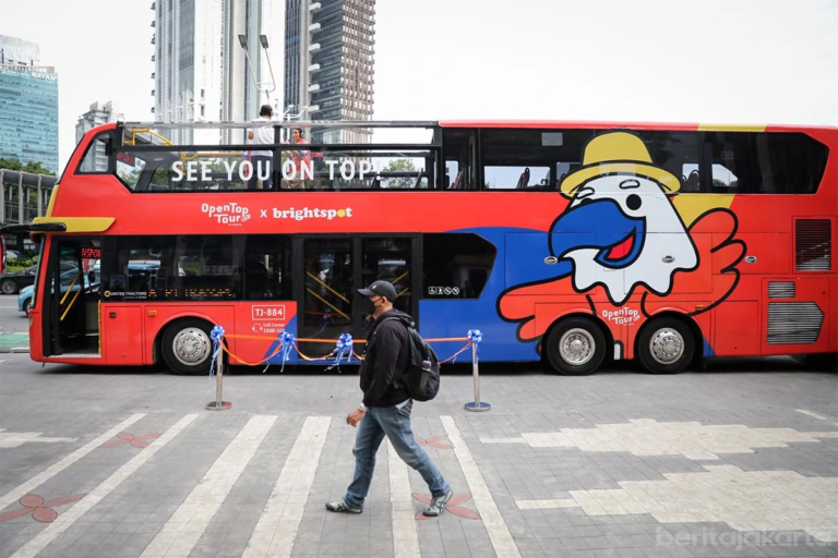 Transjakarta Ajak Lansia Keliling Jakarta