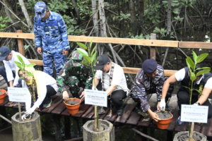 Hari Lingkungan Hidup Sedunia, Kemendikdasmen Ajak Gerakan Sekolah ASRI dan Tanam Mangrove