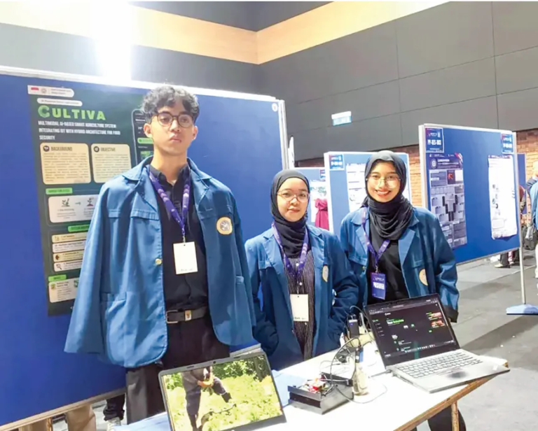 Atasi Kegagalan Panen, Mahasiswa UNAIR Raih Gold Award Lewat Inovasi Cultiva di Malaysia