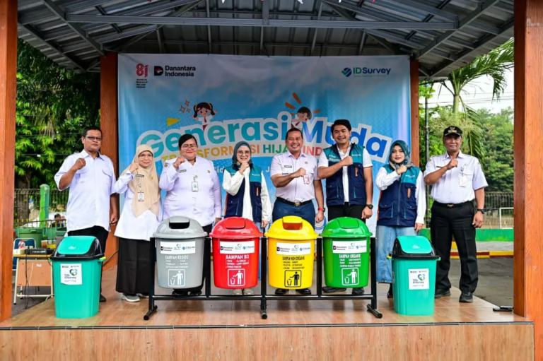 IDSurvey Dorong Generasi Muda Jadi Motor Transformasi Hijau Indonesia ,Tanamkan Kesadaran Lingkungan kepada 330 Siswa di Bidara Cina