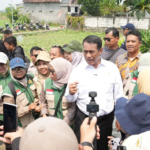 Mentan Amran Siapkan Aturan Baru agar Buruh Tani Bisa Dapat Alsintan