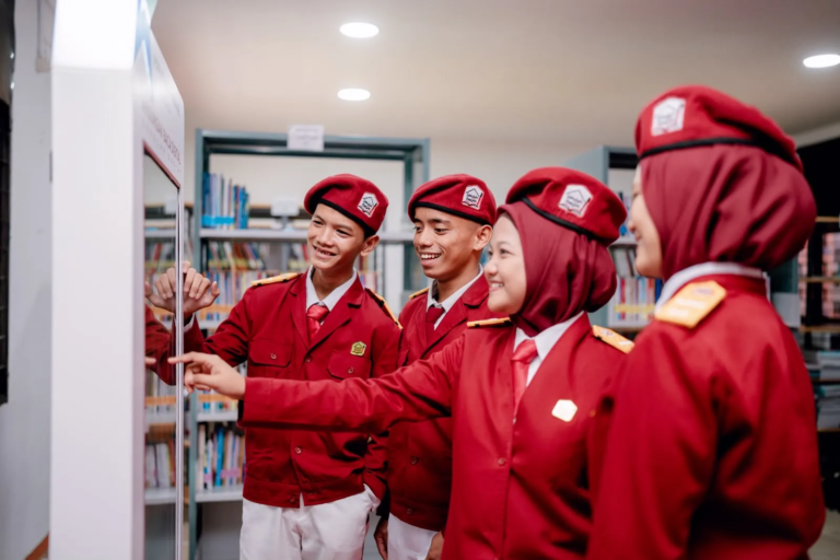 44 Ribu Lebih Anak Keluarga Miskin Dapat Akses Pendidikan Gratis Sekolah Rakyat